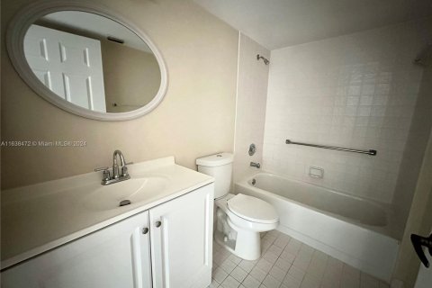 Condo in Sunrise, Florida, 2 bedrooms  № 1310974 - photo 15