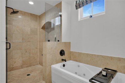 Condo in Coral Gables, Florida, 2 bedrooms  № 1310975 - photo 19