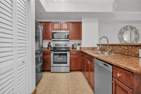 Condo in Coral Gables, Florida, 2 bedrooms  № 1310975 - photo 10