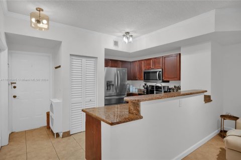 Condo in Coral Gables, Florida, 2 bedrooms  № 1310975 - photo 11