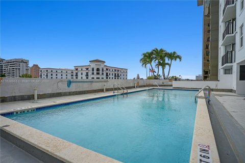 Condo in Coral Gables, Florida, 2 bedrooms  № 1310975 - photo 22