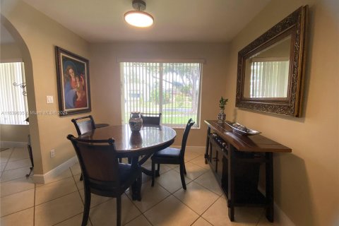 Casa en venta en Miami Lakes, Florida, 3 dormitorios, 109.9 m2 № 1310976 - foto 8