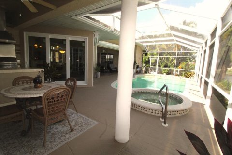 House in Punta Gorda, Florida 3 bedrooms, 226.31 sq.m. № 1322175 - photo 21