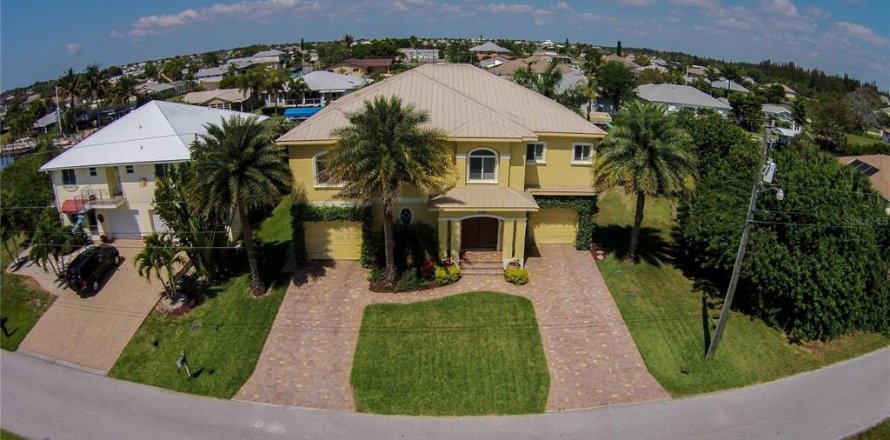 Villa ou maison à Punta Gorda, Floride 4 chambres, 320.42 m2 № 1322207