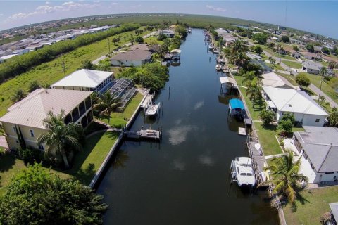 Villa ou maison à vendre à Punta Gorda, Floride: 4 chambres, 320.42 m2 № 1322207 - photo 2