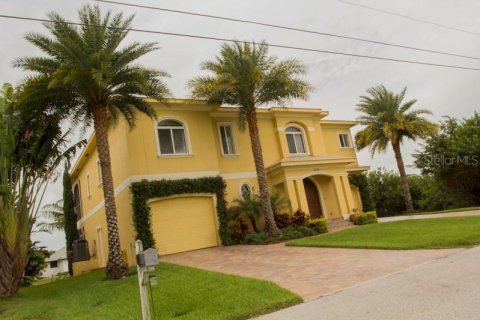 Villa ou maison à vendre à Punta Gorda, Floride: 4 chambres, 320.42 m2 № 1322207 - photo 4