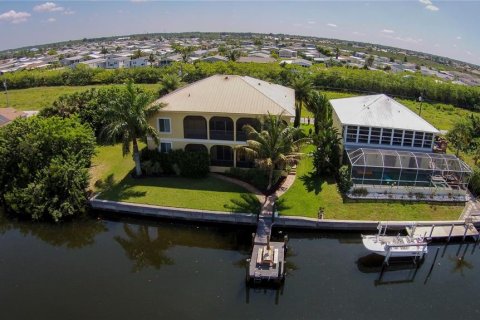 Villa ou maison à vendre à Punta Gorda, Floride: 4 chambres, 320.42 m2 № 1322207 - photo 3