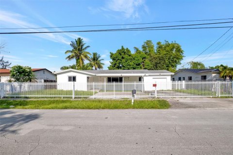 Casa en venta en Miami, Florida, 3 dormitorios, 183.02 m2 № 1331067 - foto 1