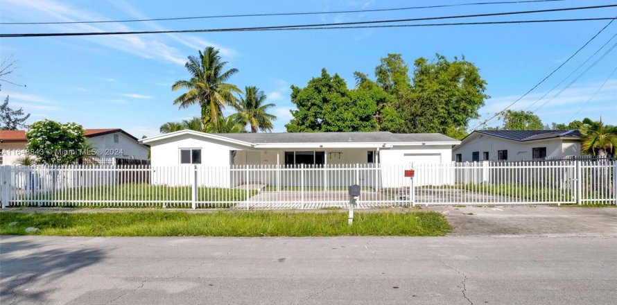 House in Miami, Florida 3 bedrooms, 183.02 sq.m. № 1331067