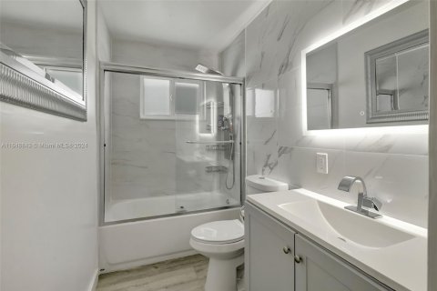 Casa en venta en Miami, Florida, 3 dormitorios, 183.02 m2 № 1331067 - foto 13