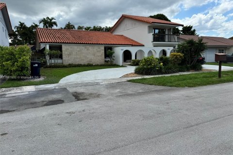 House in Miami, Florida 3 bedrooms, 297.29 sq.m. № 1369145 - photo 1