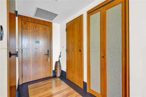 Condo in Miami Beach, Florida, 1 bedroom  № 963437 - photo 22