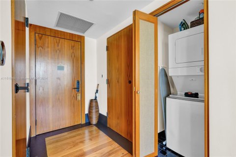 Condo in Miami Beach, Florida, 1 bedroom  № 963437 - photo 21