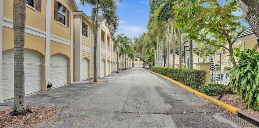 Townhouse in Fort Lauderdale, Florida 3 bedrooms, 145.11 sq.m. № 1364911