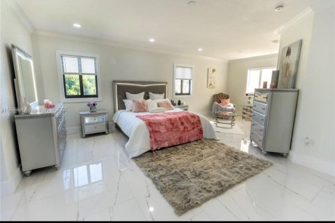 Casa en venta en Cutler Bay, Florida, 5 dormitorios, 315.77 m2 № 1282124 - foto 7