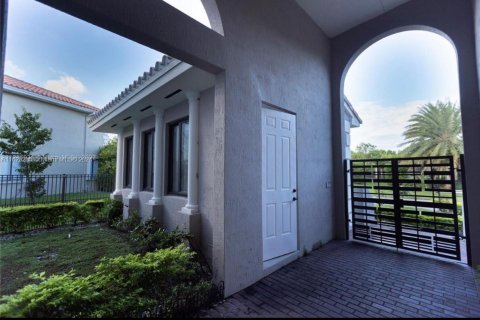 Casa en venta en Cutler Bay, Florida, 5 dormitorios, 315.77 m2 № 1282124 - foto 12