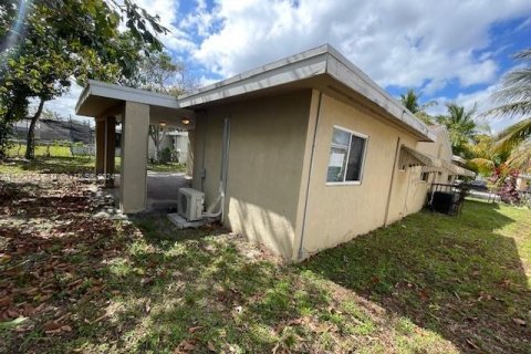 House in Miramar, Florida 3 bedrooms, 126.35 sq.m. № 1102941 - photo 8