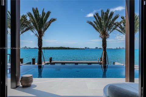 Villa ou maison à vendre à North Miami, Floride: 6 chambres, 757.43 m2 № 1229691 - photo 4