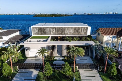 Villa ou maison à vendre à North Miami, Floride: 6 chambres, 757.43 m2 № 1229691 - photo 1