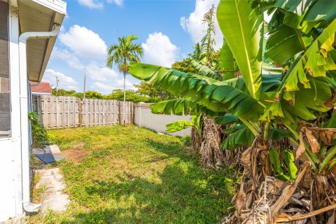 Villa ou maison à vendre à Margate, Floride: 3 chambres, 115.94 m2 № 1182277 - photo 2