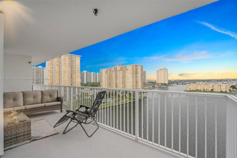 Condominio en venta en Aventura, Florida, 2 dormitorios, 157.28 m2 № 986470 - foto 2