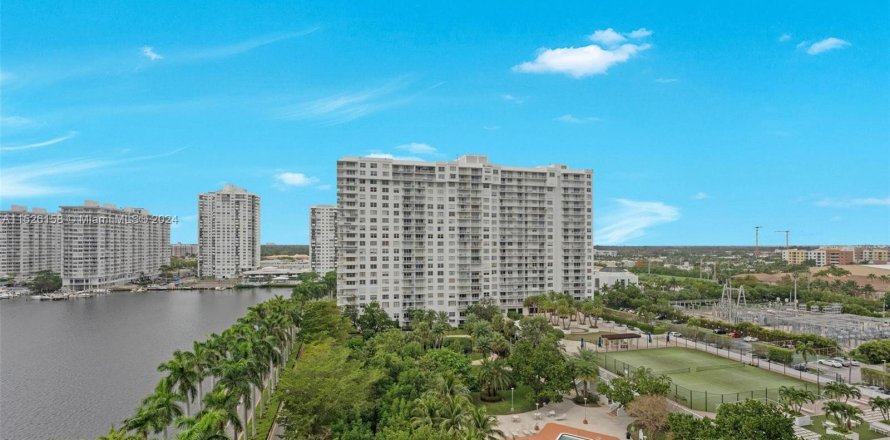 Condo in Aventura, Florida, 2 bedrooms  № 986470