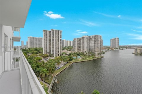 Condominio en venta en Aventura, Florida, 2 dormitorios, 157.28 m2 № 986470 - foto 25