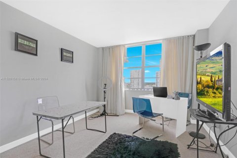 Condo in Aventura, Florida, 2 bedrooms  № 986470 - photo 21