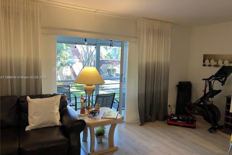 Condominio en venta en Hallandale Beach, Florida, 2 dormitorios, 95.41 m2 № 1208326 - foto 5