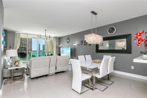 Condominio en venta en Aventura, Florida, 2 dormitorios, 160.72 m2 № 1208303 - foto 16