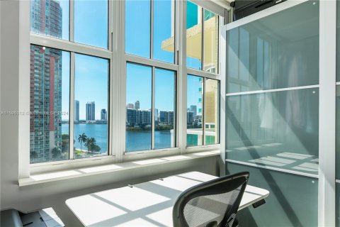 Condo in Aventura, Florida, 2 bedrooms  № 1208303 - photo 22