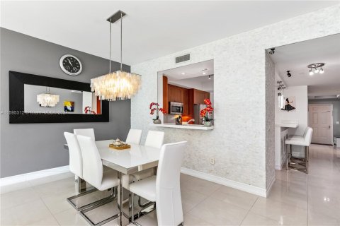 Condo in Aventura, Florida, 2 bedrooms  № 1208303 - photo 17