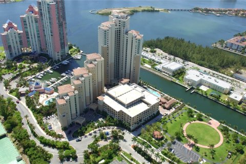 Condo in Aventura, Florida, 2 bedrooms  № 1208303 - photo 3