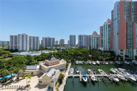 Condo in Aventura, Florida, 2 bedrooms  № 1208303 - photo 13