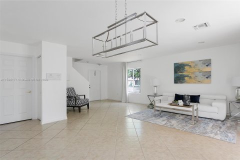 Villa ou maison à vendre à Miramar, Floride: 4 chambres, 195.19 m2 № 1208327 - photo 4