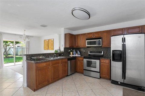 Casa en venta en Miramar, Florida, 4 dormitorios, 195.19 m2 № 1208327 - foto 9