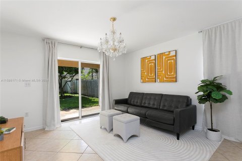 Villa ou maison à vendre à Miramar, Floride: 4 chambres, 195.19 m2 № 1208327 - photo 10