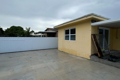 Villa ou maison à louer à Miami, Floride: 3 chambres, 211.07 m2 № 1332753 - photo 4