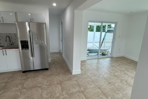 Casa en alquiler en Miami, Florida, 3 dormitorios, 211.07 m2 № 1332753 - foto 7