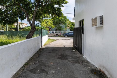 Propiedad comercial en venta en Miami, Florida, 565.77 m2 № 1365910 - foto 25