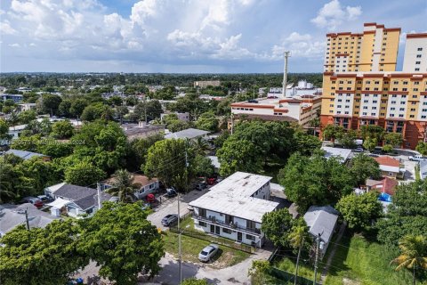 Immobilier commercial à vendre à Miami, Floride: 565.77 m2 № 1365910 - photo 7