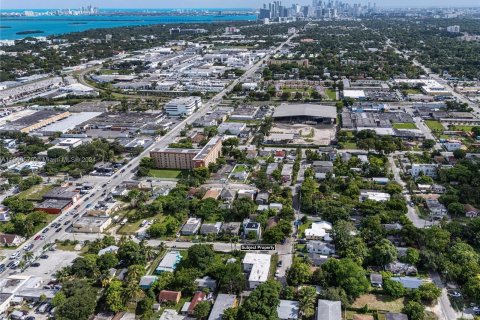 Propiedad comercial en venta en Miami, Florida, 565.77 m2 № 1365910 - foto 13