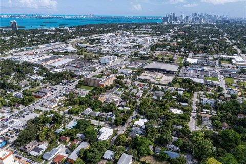 Propiedad comercial en venta en Miami, Florida, 565.77 m2 № 1365910 - foto 14