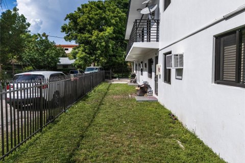 Immobilier commercial à vendre à Miami, Floride: 565.77 m2 № 1365910 - photo 3