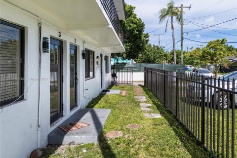 Propiedad comercial en venta en Miami, Florida, 565.77 m2 № 1365910 - foto 5