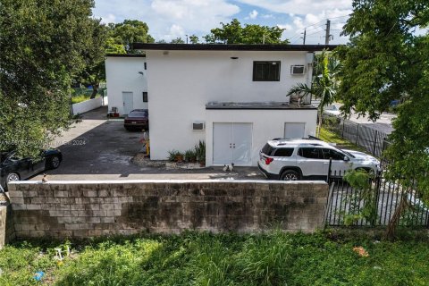 Propiedad comercial en venta en Miami, Florida, 565.77 m2 № 1365910 - foto 19