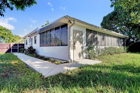 House in North Miami Beach, Florida 3 bedrooms, 113.34 sq.m. № 1365950 - photo 14