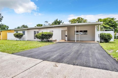 Villa ou maison à vendre à Miami, Floride: 3 chambres, 127.55 m2 № 1365949 - photo 1