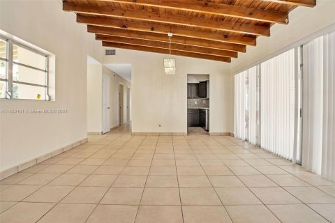 Villa ou maison à vendre à Miami, Floride: 3 chambres, 127.55 m2 № 1365949 - photo 5