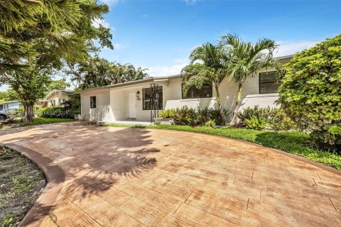 Villa ou maison à vendre à Miami, Floride: 4 chambres, 144.37 m2 № 1365951 - photo 1